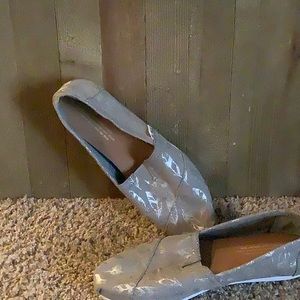 Grey and Silver feather Toms